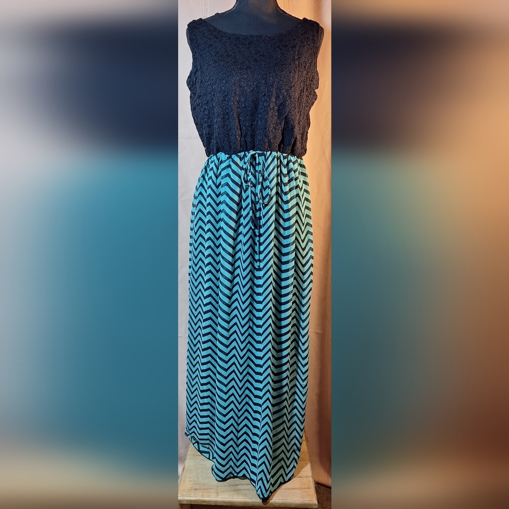 ENFOCUS STUDIO Black and Aqua Chevron Dress